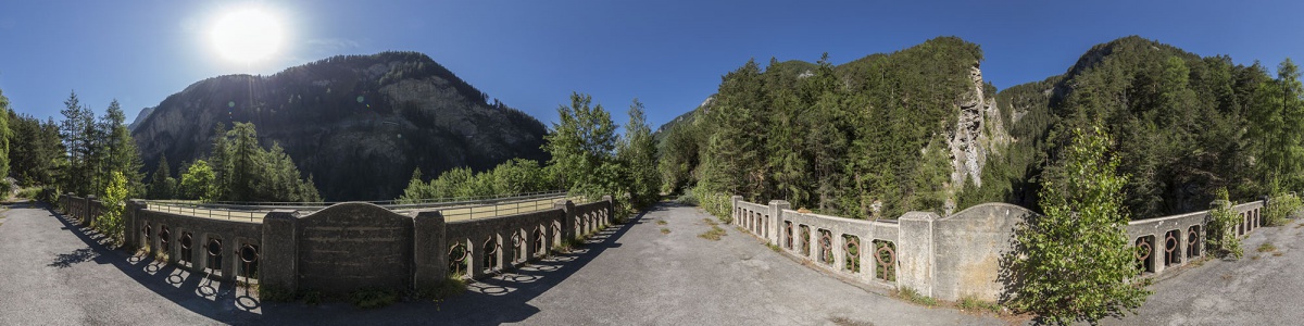 Alte Brücke auf dem Weg nach Martina